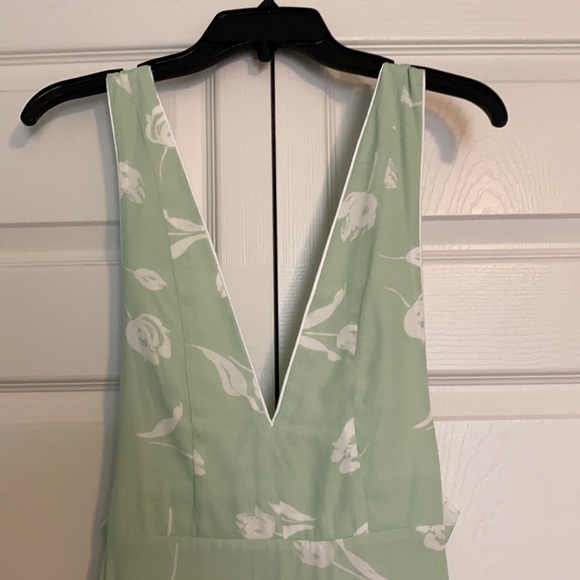 Forever21 green and white floral pinafore dress - Picture 2 of 3
